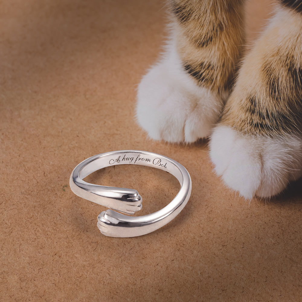 Cat Paw Hug Ring Engraved
